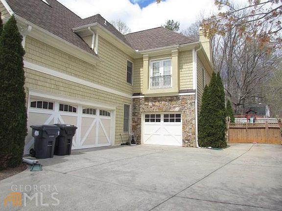 2nd image of 2058 Fairhill Ln NW