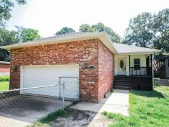 1303 S 11th St, Leesville, LA 71446