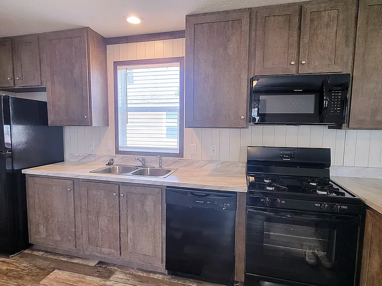 669 Oregon St #669 — Photo 3