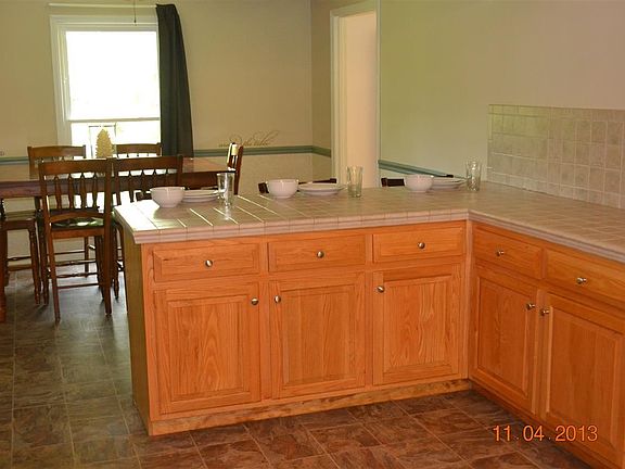 4th image of 901 Circle Dr