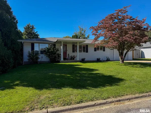 205 N Garfield St, Roanoke, IL 61561