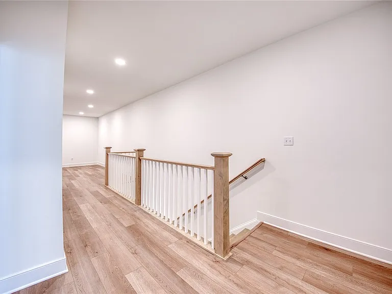 304 Highbridge Ln — Photo 23