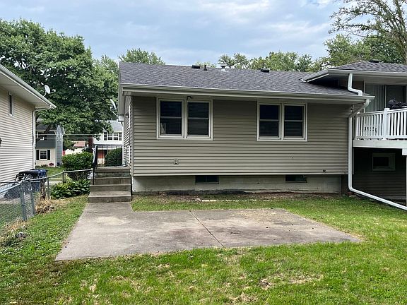 cement patio area off of kitchen