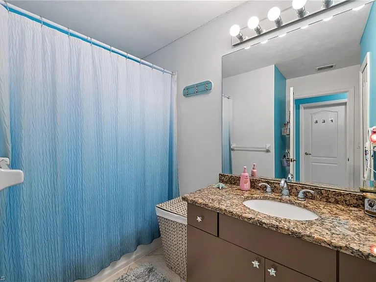 1408 SW 23rd St — Photo 39