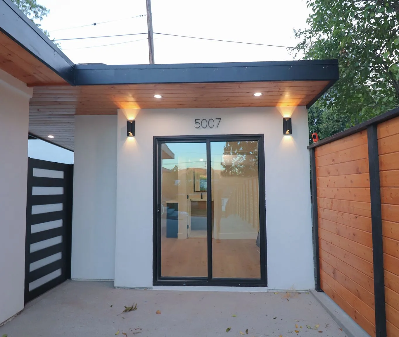 Catalon Ave, Woodland Hills — Photo 4