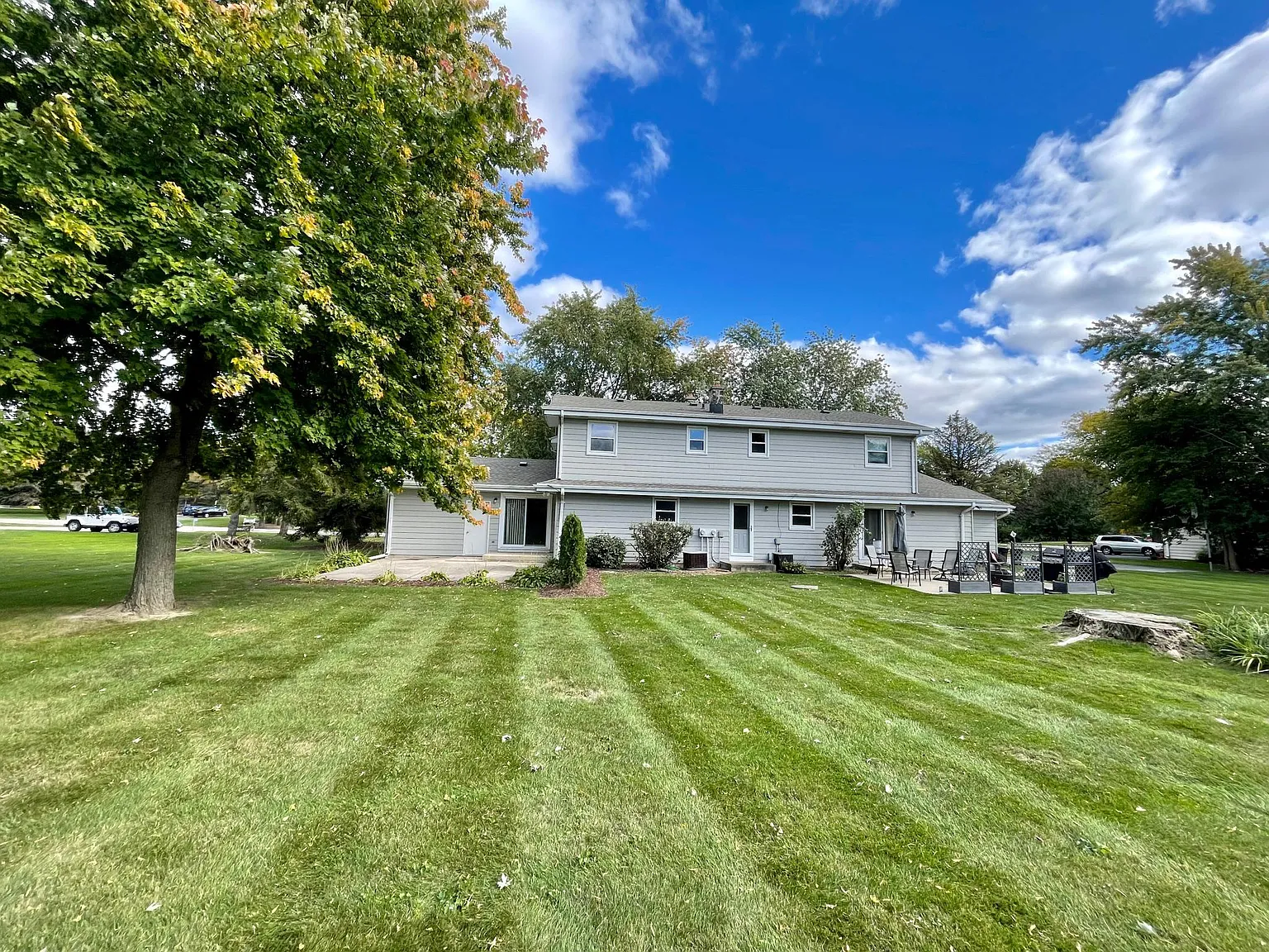 W359N5645 Surrey Dr — Photo 3