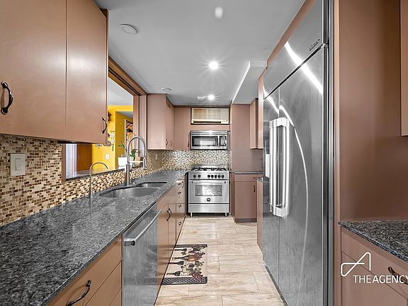 4th image of 300 E 59th St #2801/2802