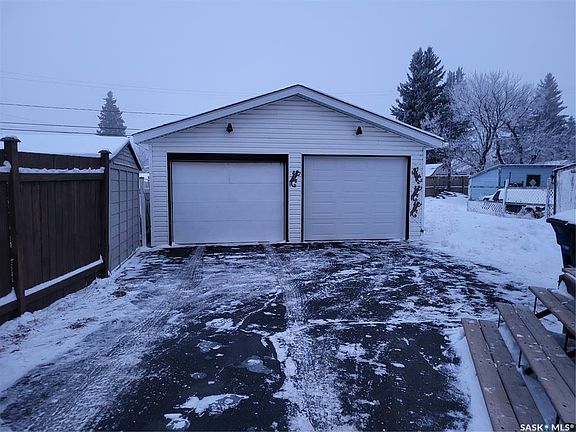 3rd image of 911 12th St