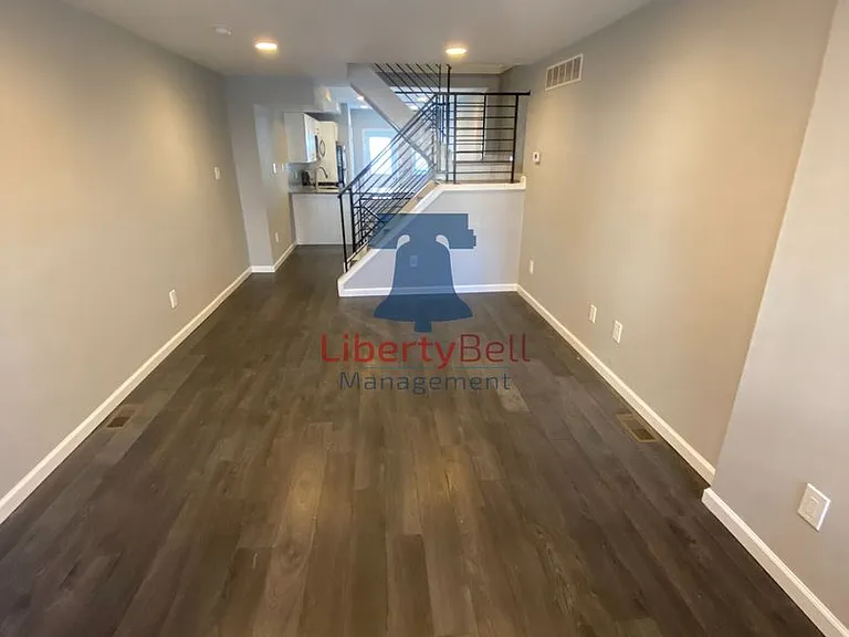 208 McClellan St — Photo 5