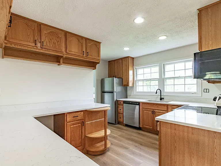 1075 Aspen Dr — Photo 10