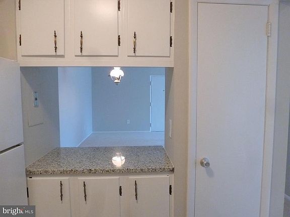 5th image of 141 N Fillmore Ave Unit 1