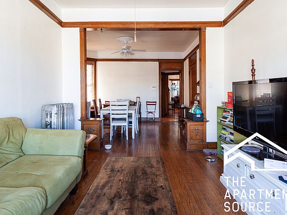 3rd image of 3326 N Clark St APT 3F