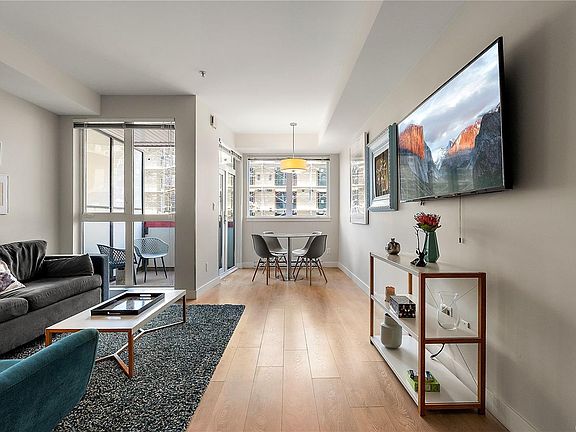 4th image of 613 Herald St #202