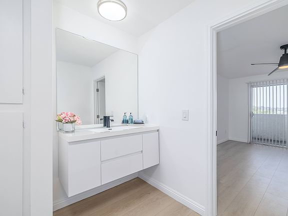 5th image of 3111 4th St APT 309