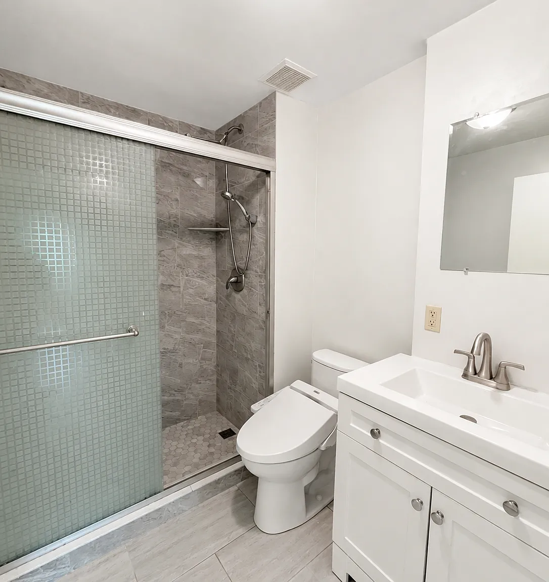 3 bed, 1.5 bath, $3,200 — Photo 4