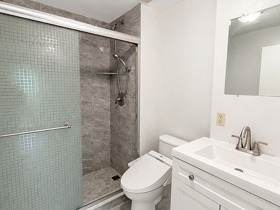 4th image of 4A Mayberry Dr #A