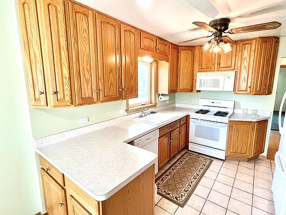 2nd image of 781 N Van Auken St
