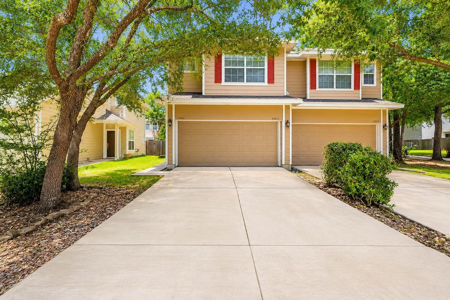 3 bed, 2.5 bath, 1667 sqft, $1,900 — Photo 2