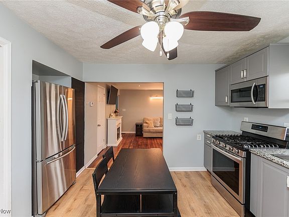 3rd image of 4074 W 224th St