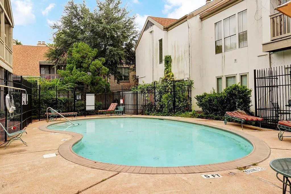 1 bed, 1.0 bath, 848 sqft, $1,400 — Photo 2