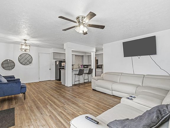 3rd image of 910 S Nettleton Avenue