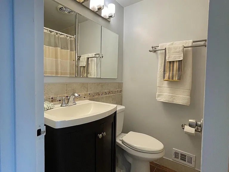 61 G St SW #B — Photo 22
