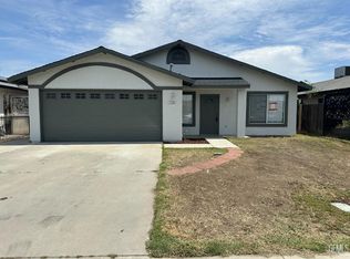 320 10th St, Mc Farland, CA 93250