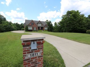 1811 Cedarpointe Dr NE, Corydon, IN 47112