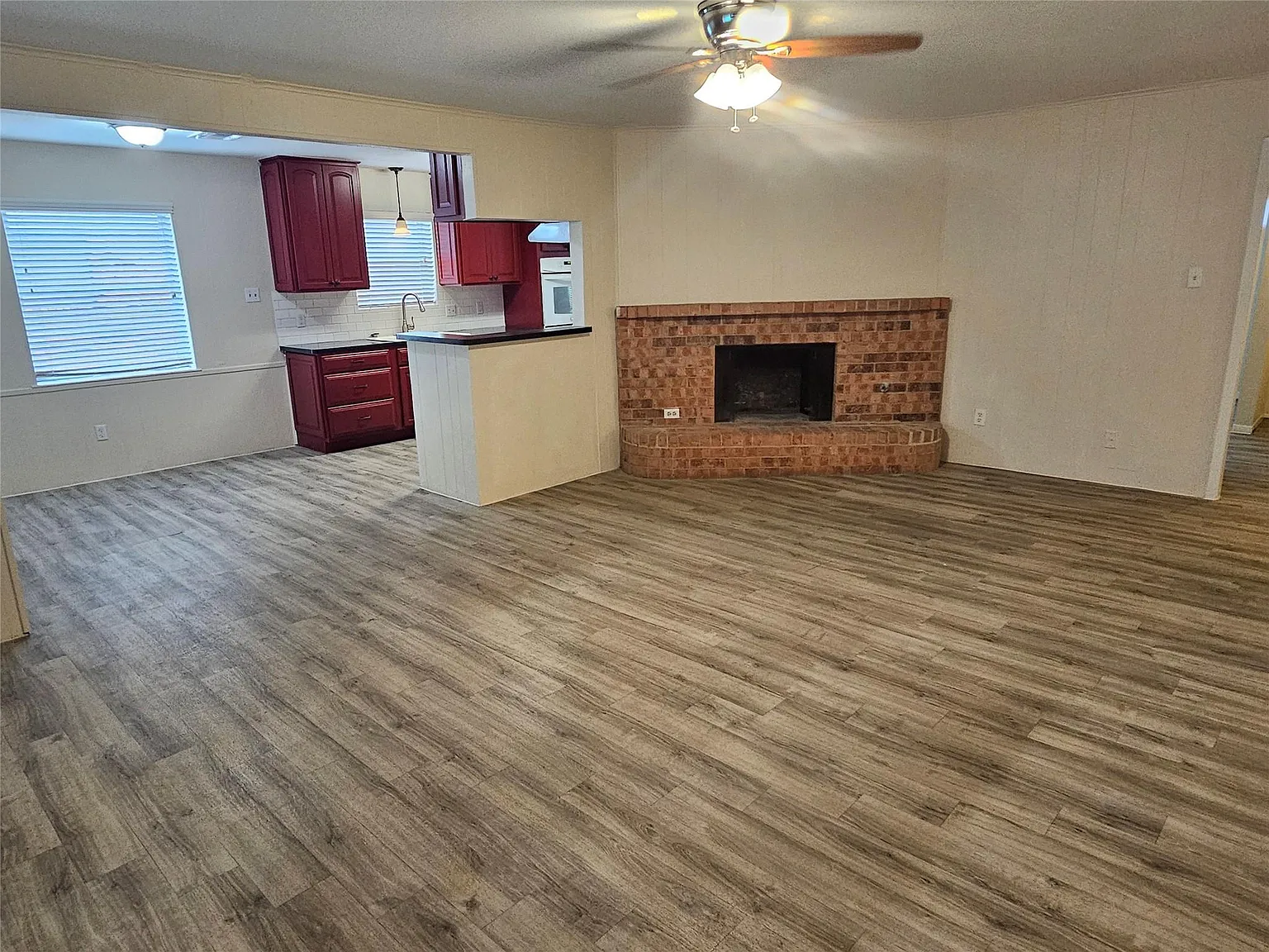 4 bed, 2.0 bath, 1992 sqft, $2,150 — Photo 3
