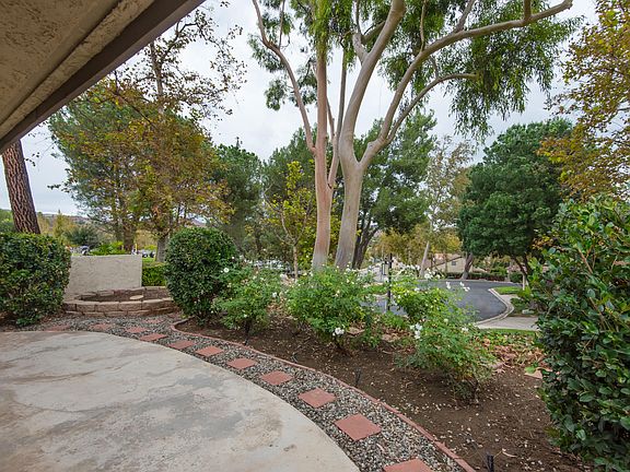 5th image of 124 N Rosehedge Ln