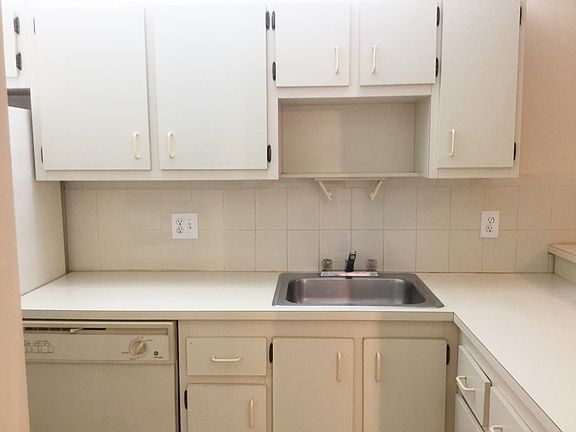 5th image of 2912 NE 8th Ter APT 203