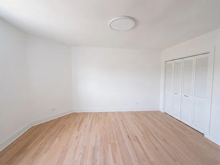 937 W Cornelia Ave #405 — Photo 5