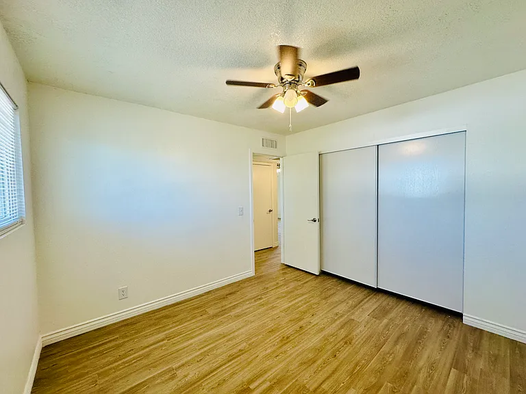 4424 Bellevue Newly Renovated Apartments with All Appliances Included! — Photo 42