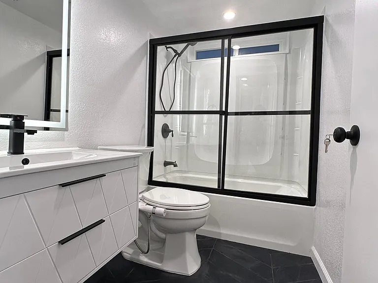 2242 Gregory Ave — Photo 35