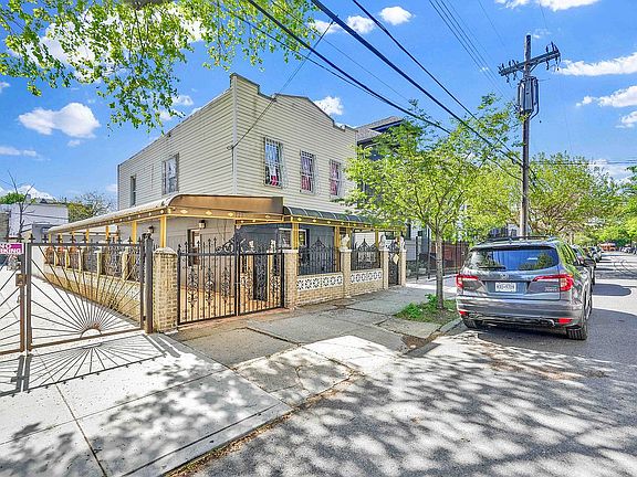 3rd image of 722 Elton St