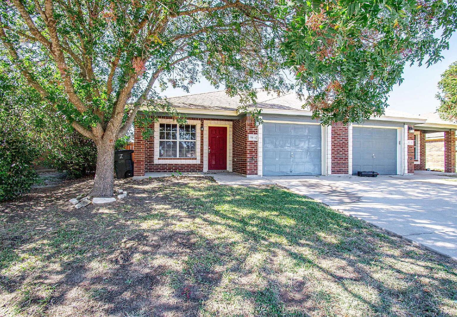 3 bed, 2.0 bath, 1290 sqft, $1,300 — Photo 2