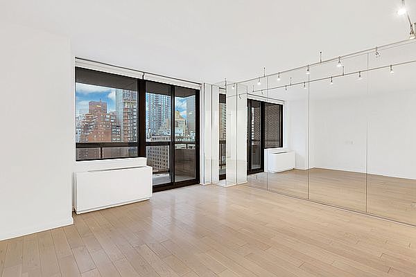 1st image of 300 E 62nd St APT 1401