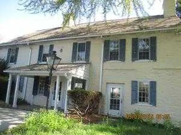 508 Old School House Dr, Springfield, PA 19064