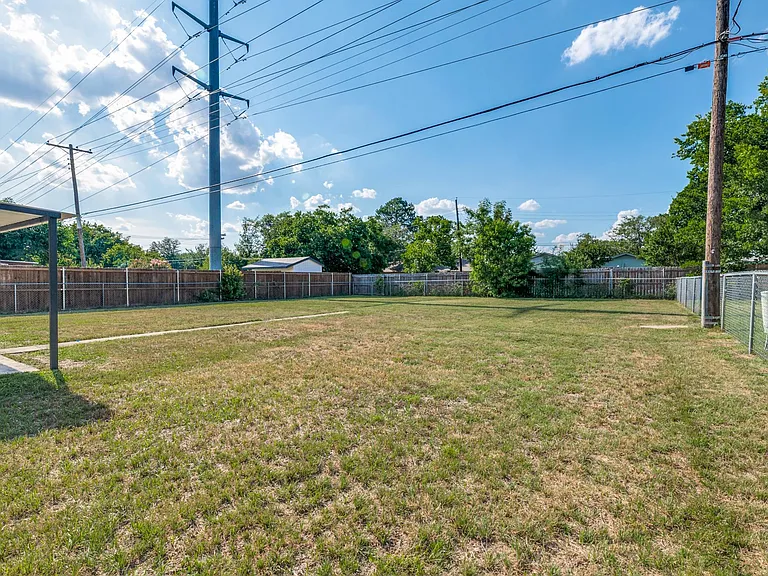 1101 Spring Brook Dr — Photo 17