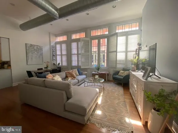 6 Strawberry St #1, Philadelphia, PA 19106