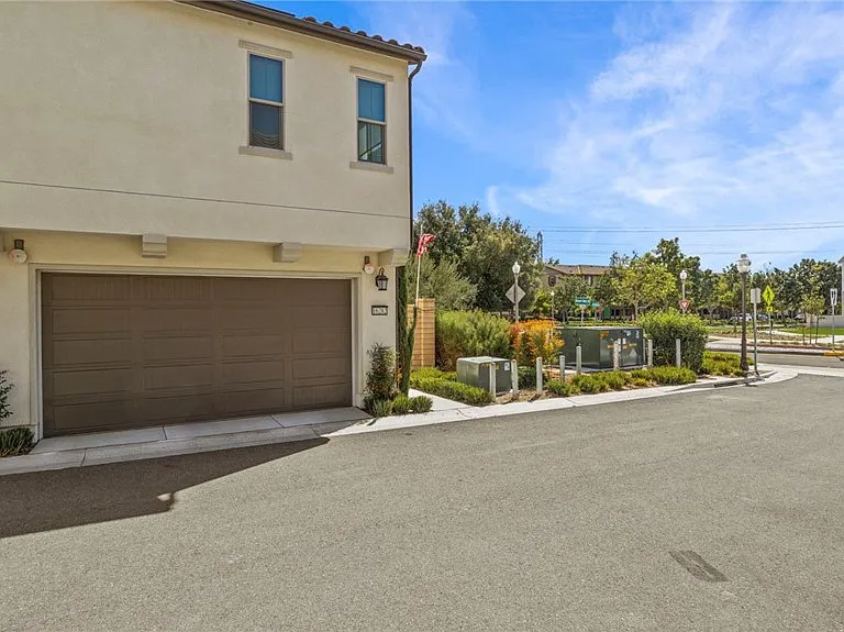 16282 Meadowhouse Ave — Photo 34