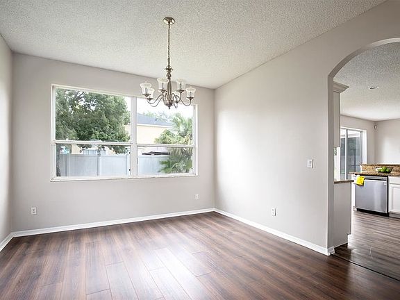 4th image of 3854 Regents Way