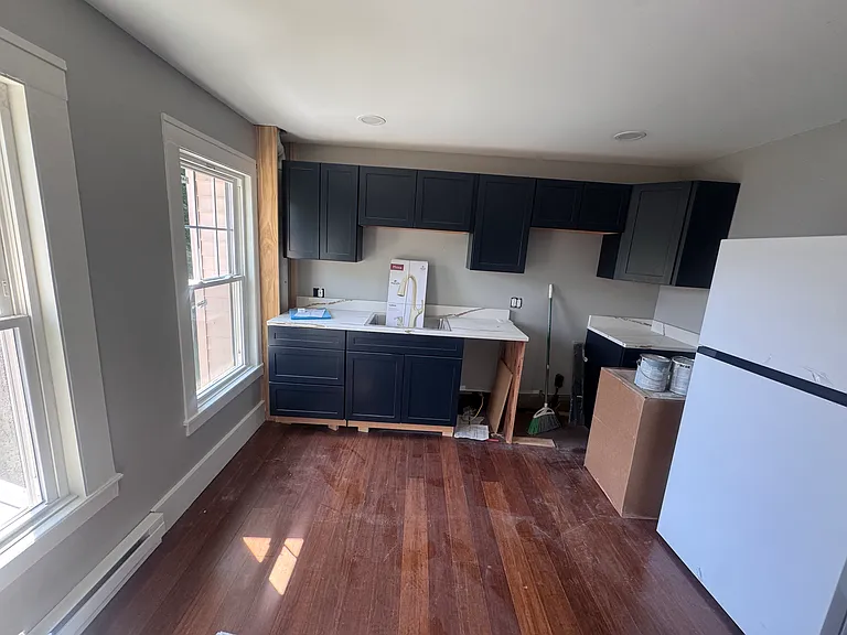 900 N Porter St #4 — Photo 1