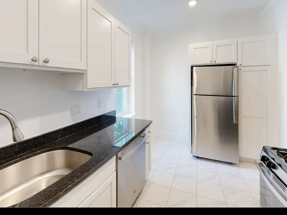 75 Kilsyth Rd #2A