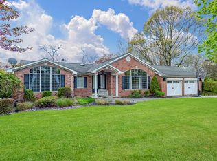 21 Bayhill Rd, Middletown, NJ 07716