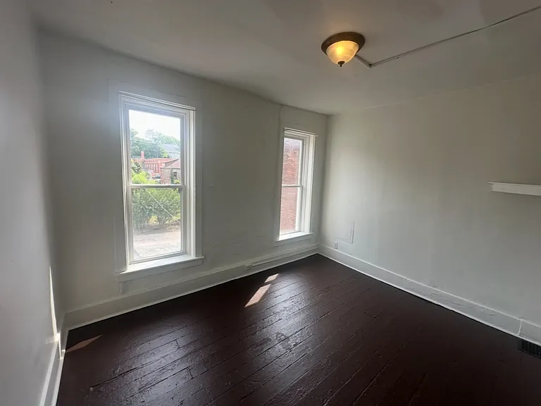 621 N 9th St #1 — Photo 14