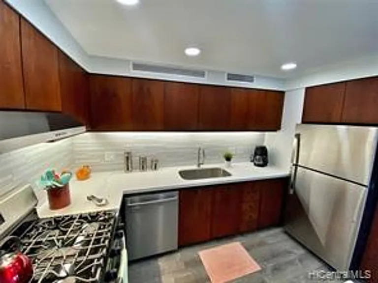 1650 Ala Moana Blvd — Photo 4