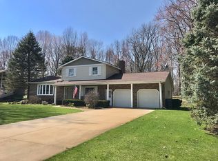 898 Shadybrook Dr, Holland, MI 49424
