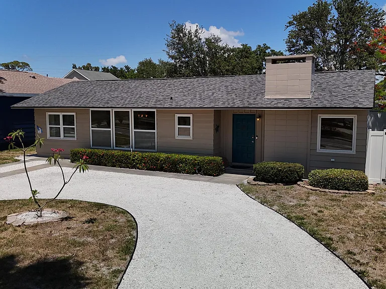 811 33rd St W — Photo 25