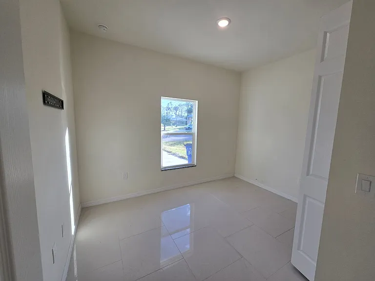 2514 31st St SW — Photo 4